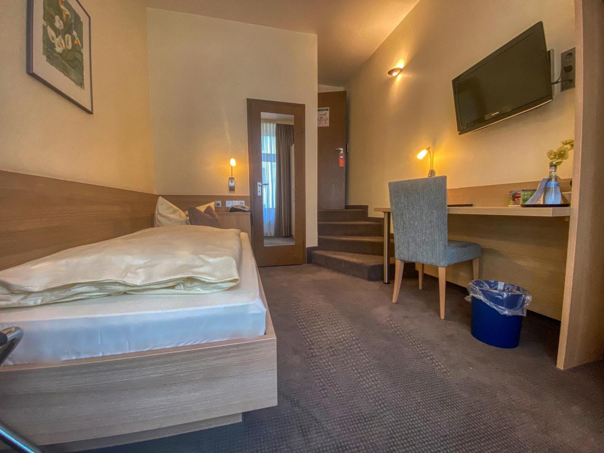 City Partner Hotel Berliner Hof Карлсруе Стая снимка